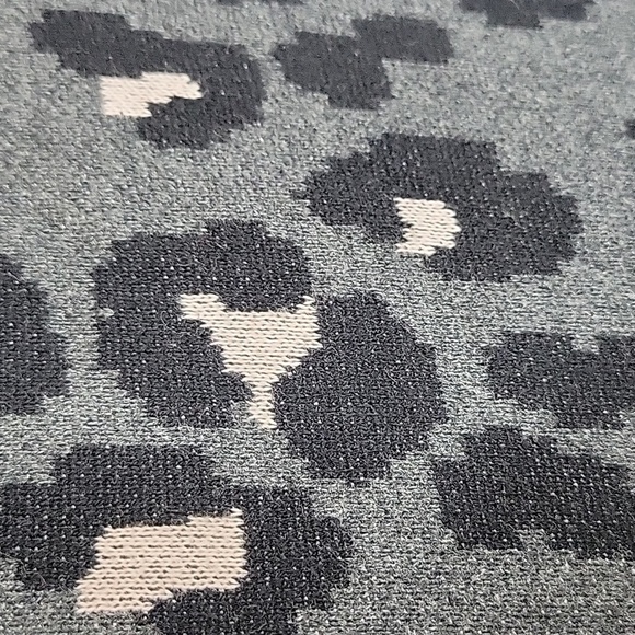 ARIZONA small black cheetah animal print cotton sweater - Picture 3 of 5